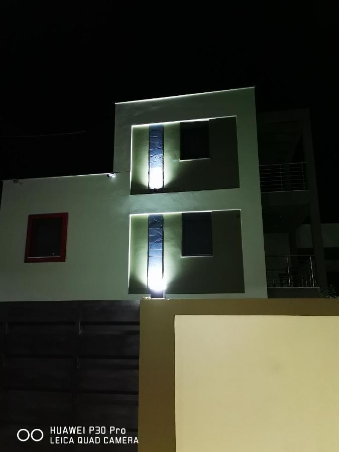 Pall'S Minimal Apartment Néa Péramos Exterior foto